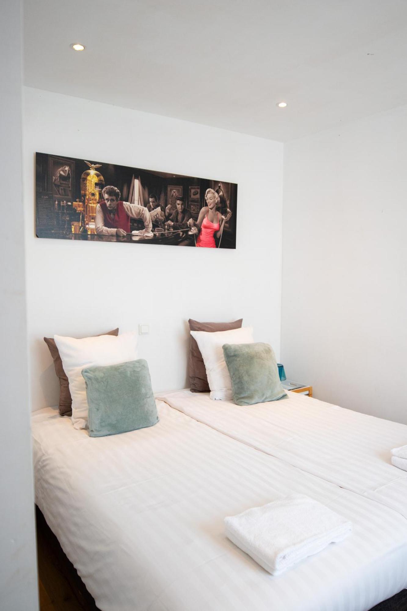 Cafe 'T Vonderke Bed & Breakfast Eindhoven Bagian luar foto