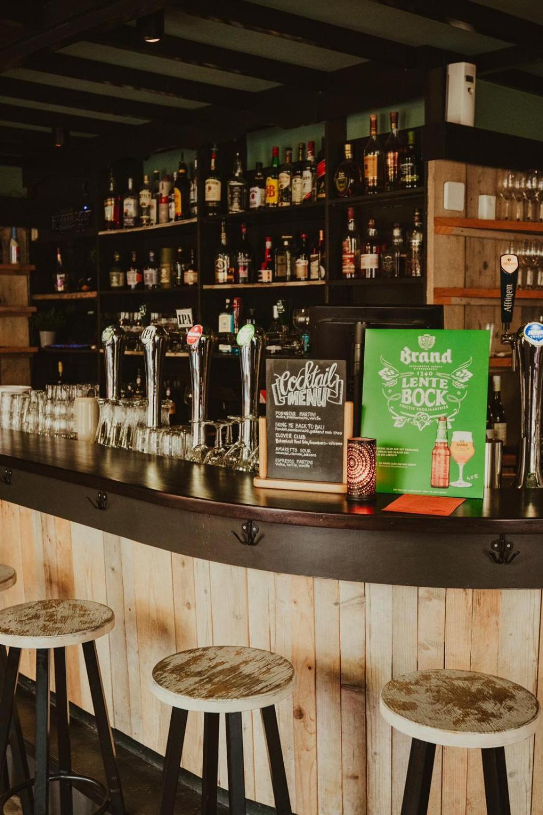 Cafe 'T Vonderke Bed & Breakfast Eindhoven Bagian luar foto
