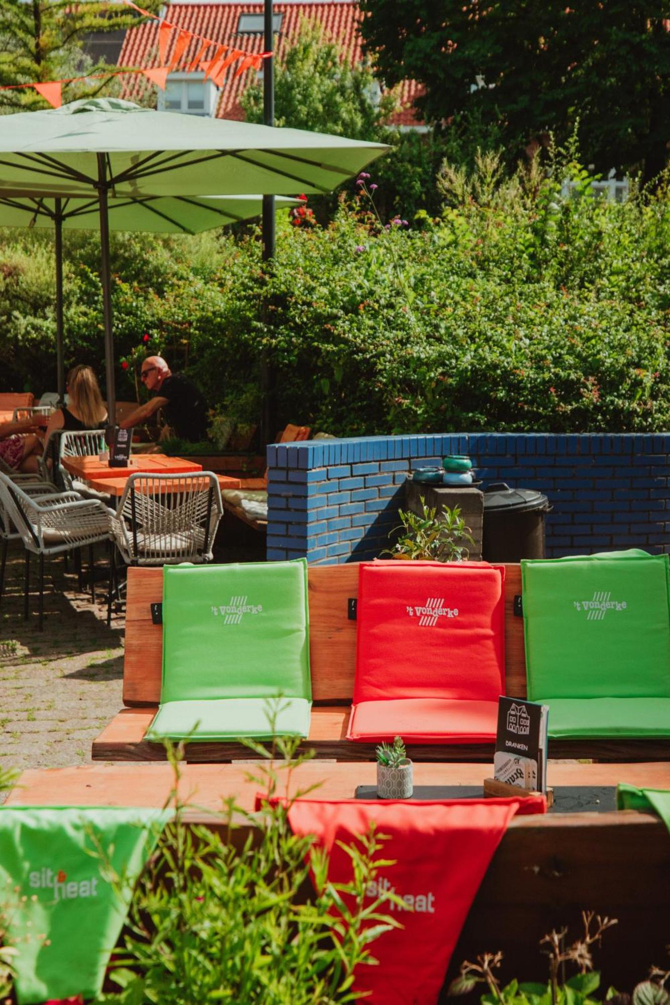 Cafe 'T Vonderke Bed & Breakfast Eindhoven Bagian luar foto