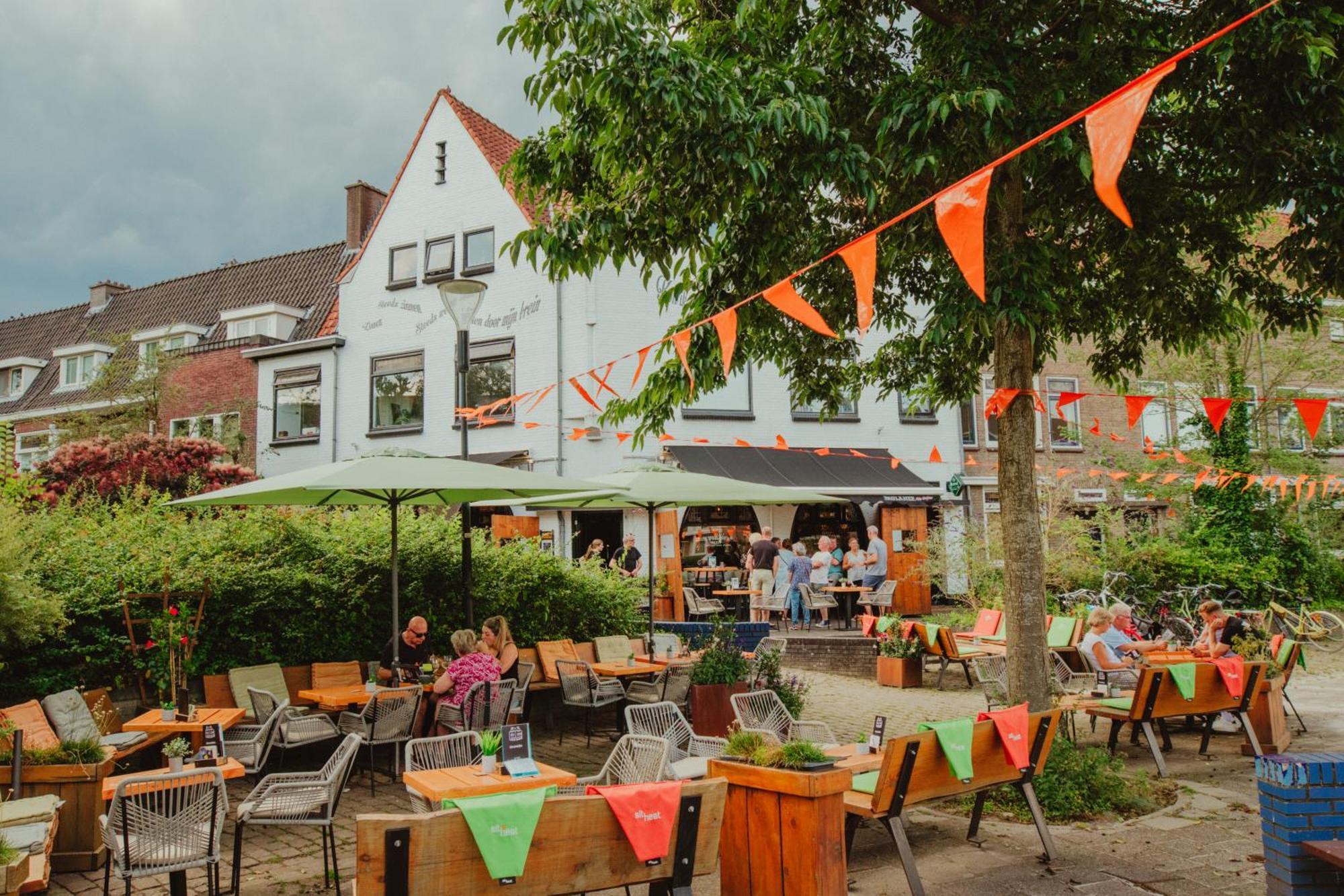 Cafe 'T Vonderke Bed & Breakfast Eindhoven Bagian luar foto