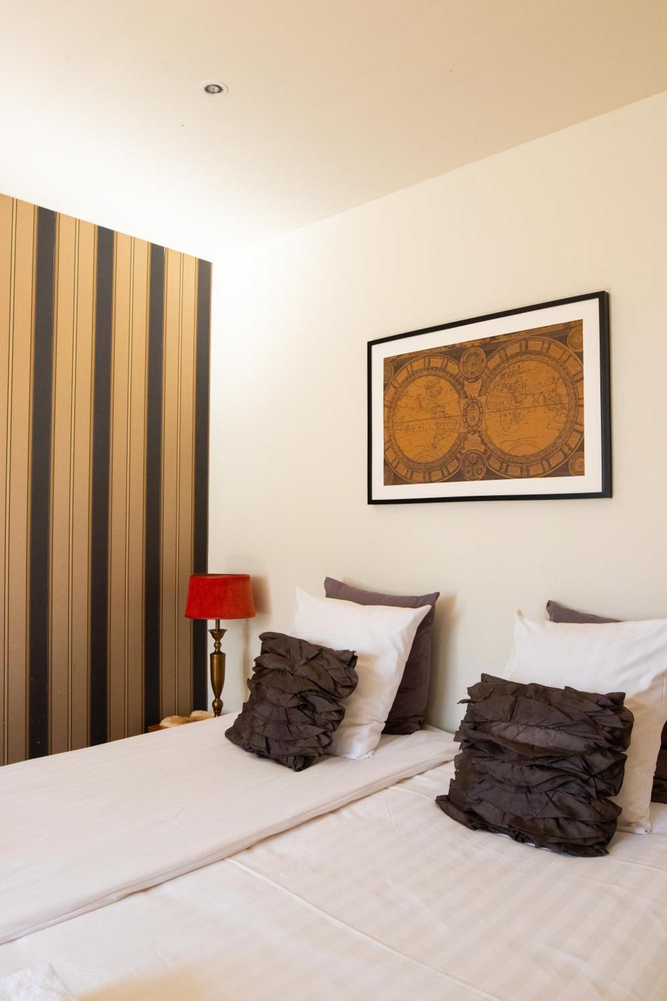 Cafe 'T Vonderke Bed & Breakfast Eindhoven Bagian luar foto