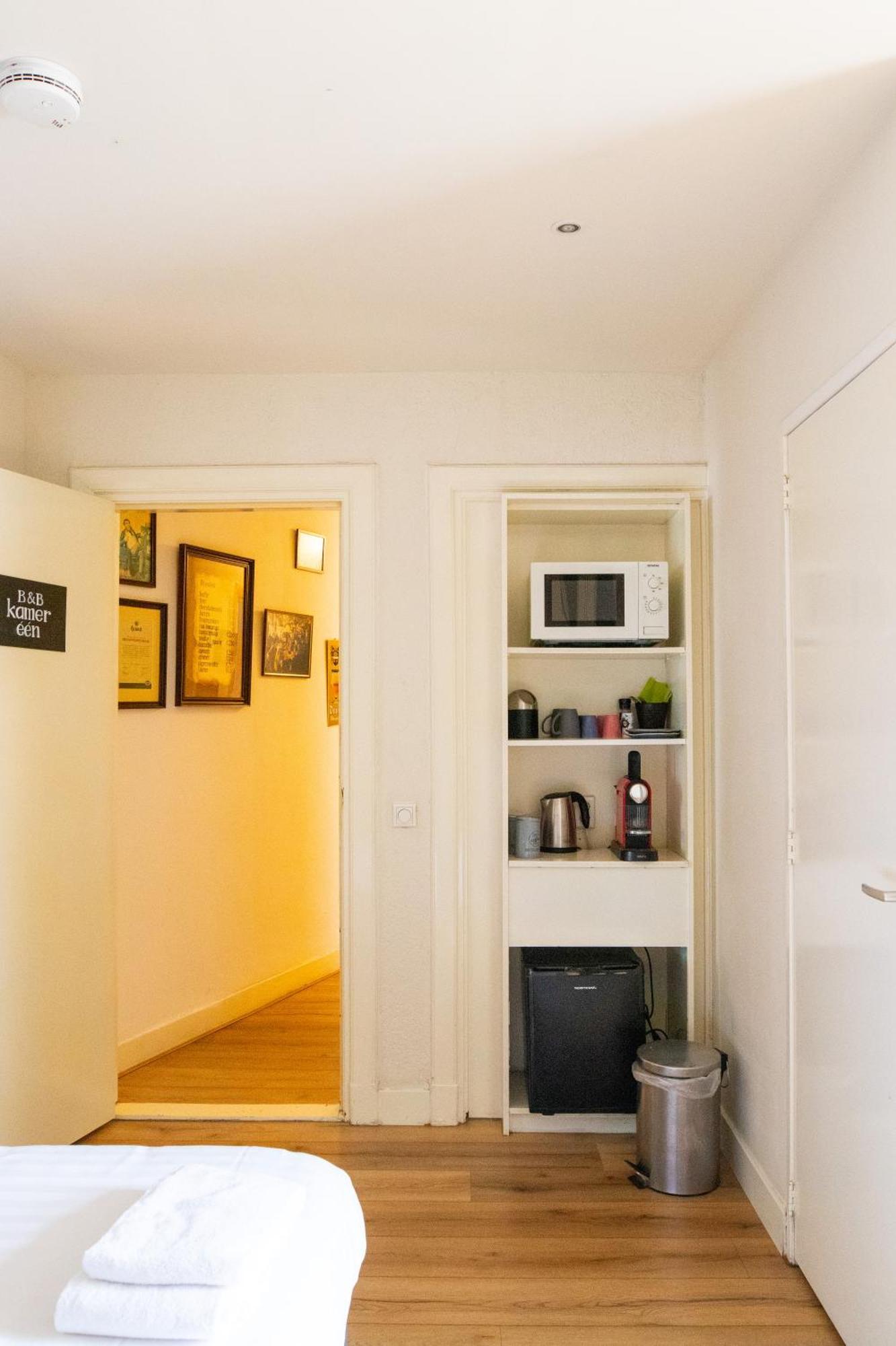 Cafe 'T Vonderke Bed & Breakfast Eindhoven Bagian luar foto