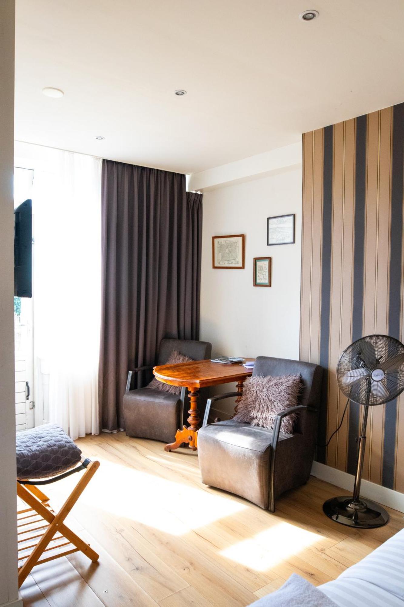 Cafe 'T Vonderke Bed & Breakfast Eindhoven Bagian luar foto